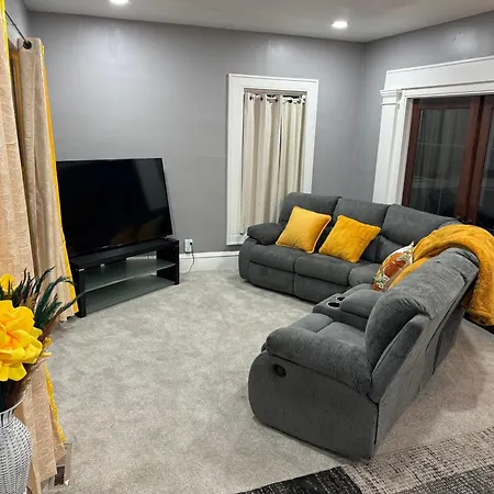 Rooms At Broadway Booking